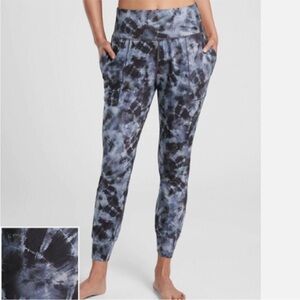 Athleta Salutation Printer Jogger in MT